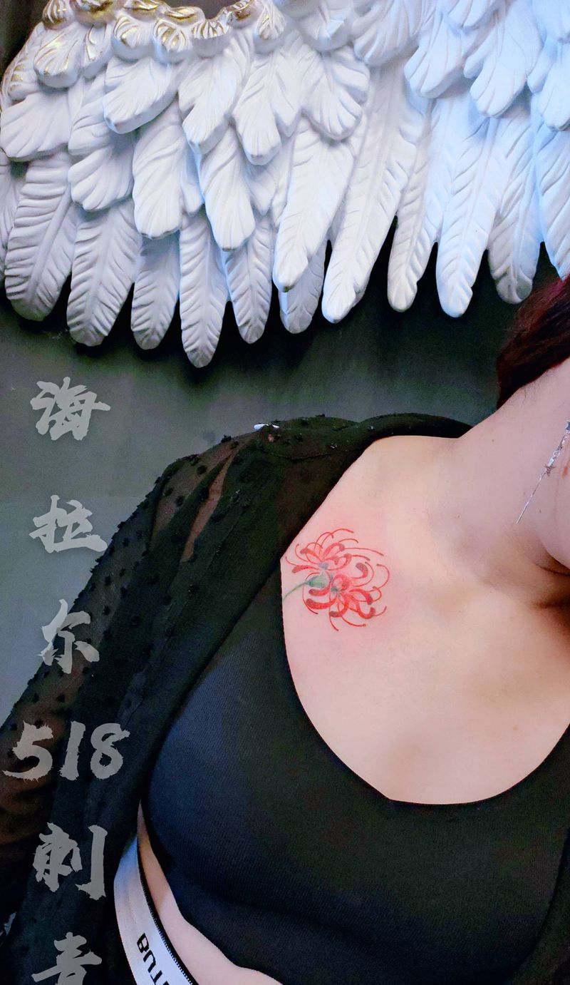 彼岸花纹身图片_胸部肩部新传统纹身图案
