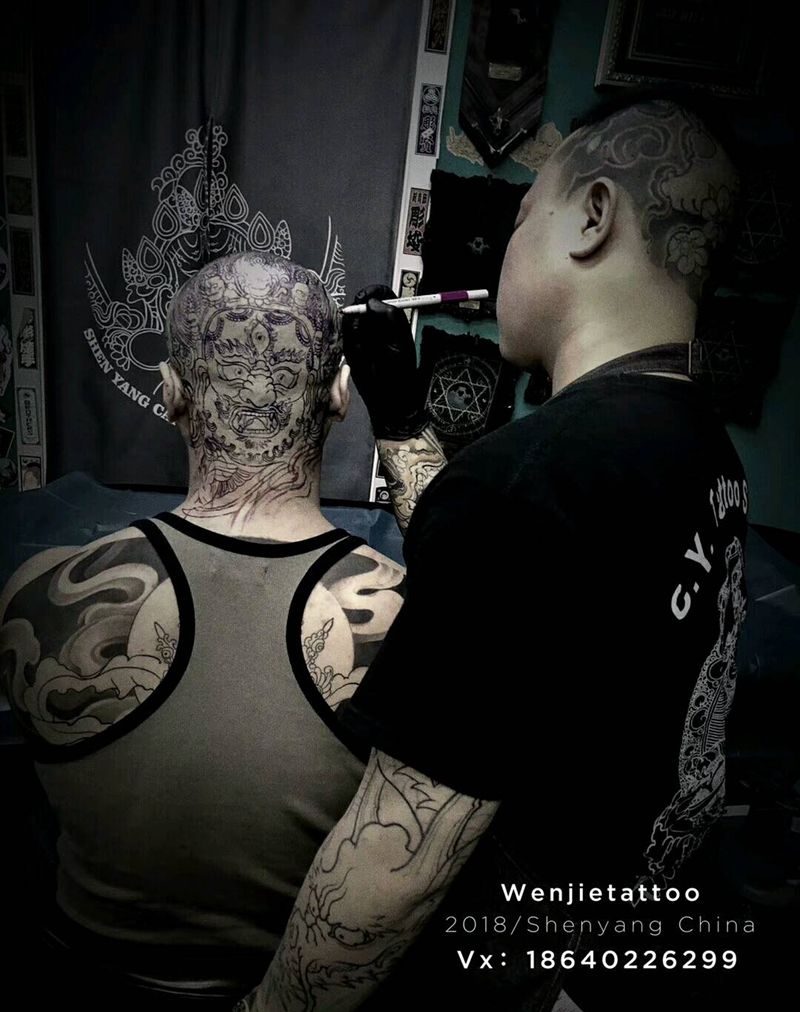 文杰老师工作篇纹身图片_颈部肩部新传统纹身图案