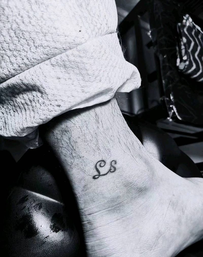 字母纹身图片_脚部纹身图案