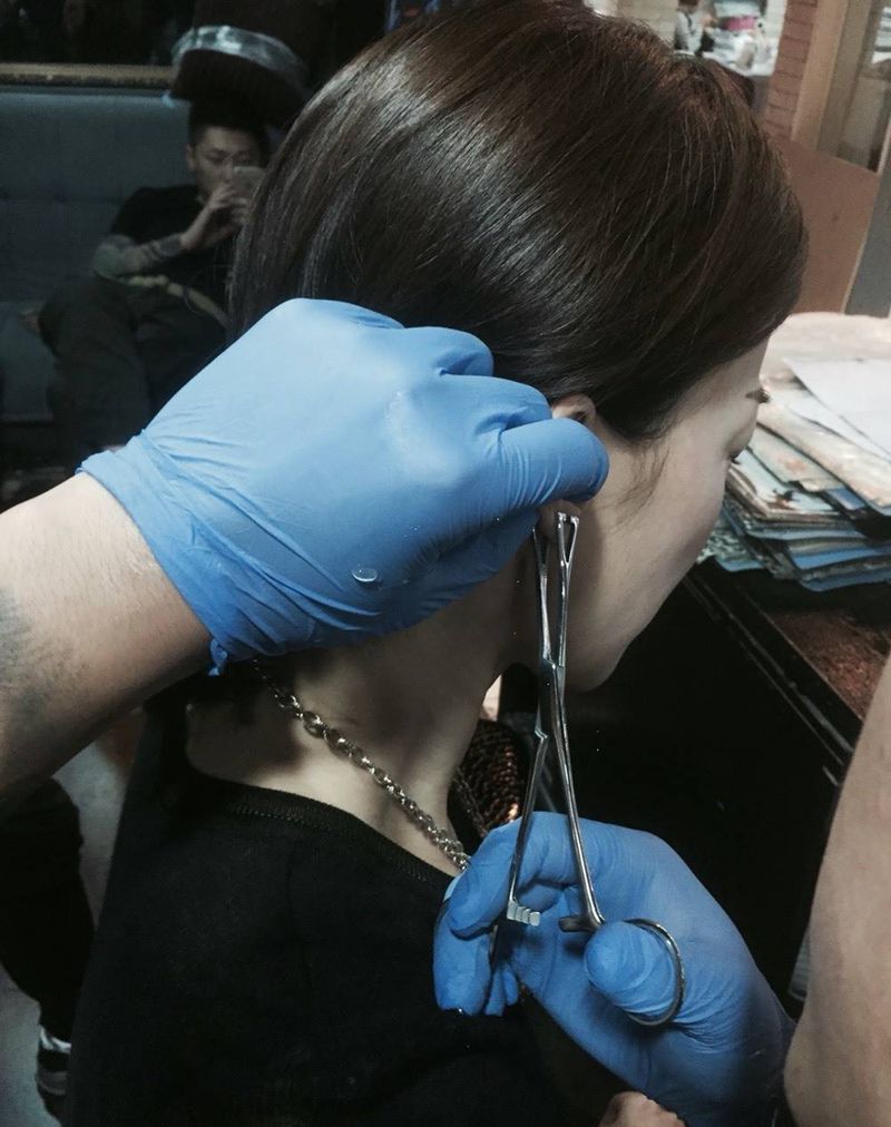 人体穿孔纹身图片