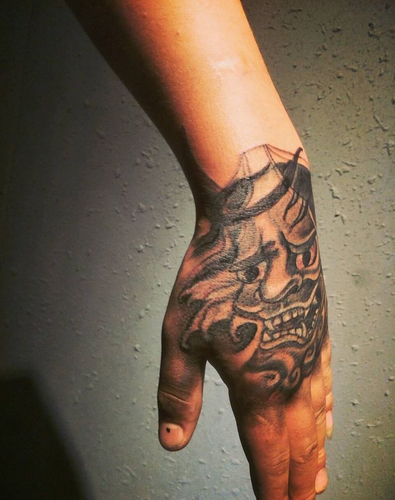 手部般若纹身图片_手部新传统纹身图案