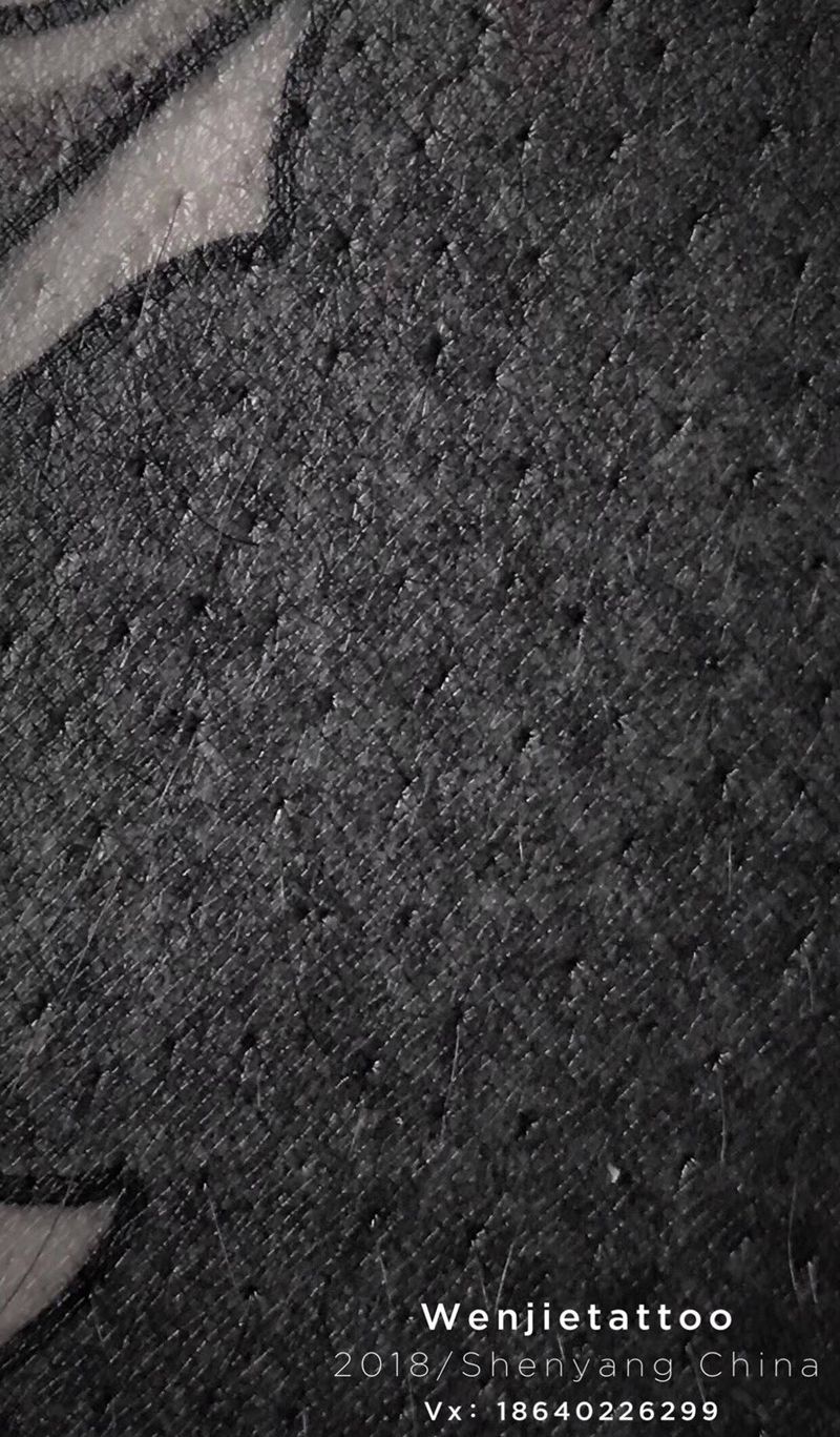 灰雾纹身图片_腿部老传统纹身图案