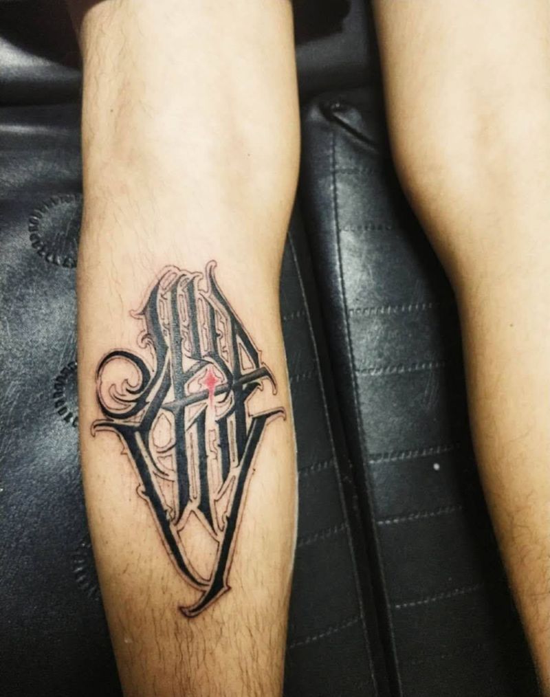 渊纹身图片_腿部花体字纹身图案