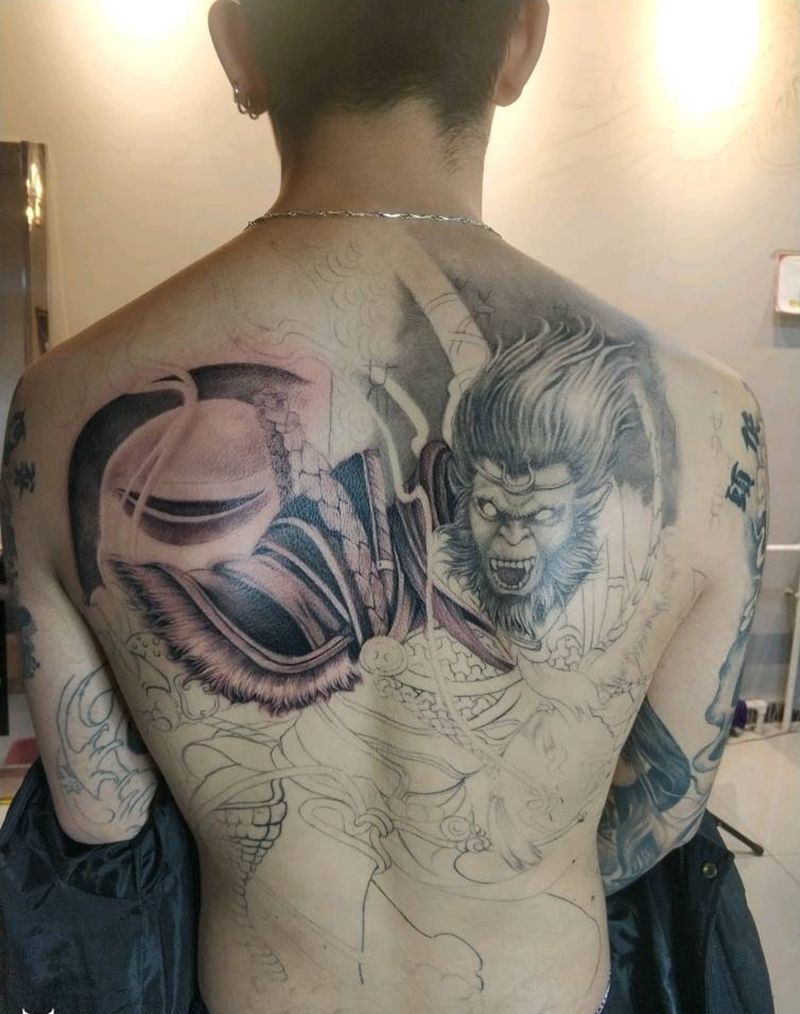 满背孙悟空斗战神佛纹身图片_背部老传统欧美写实斗战神佛孙悟空猴子纹身图案