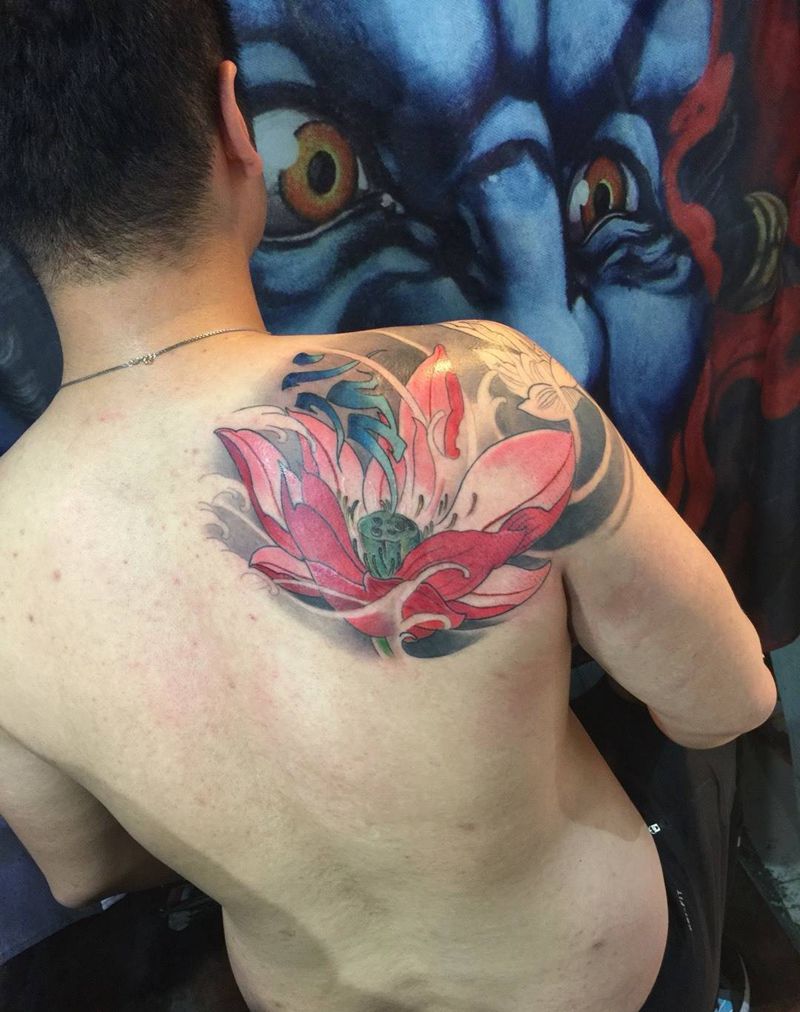 荷花纹身图片_肩部传统成品纹身图案