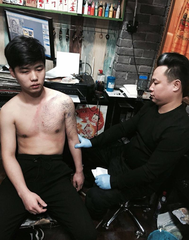 新传统纹身图片_臀部纹身图案