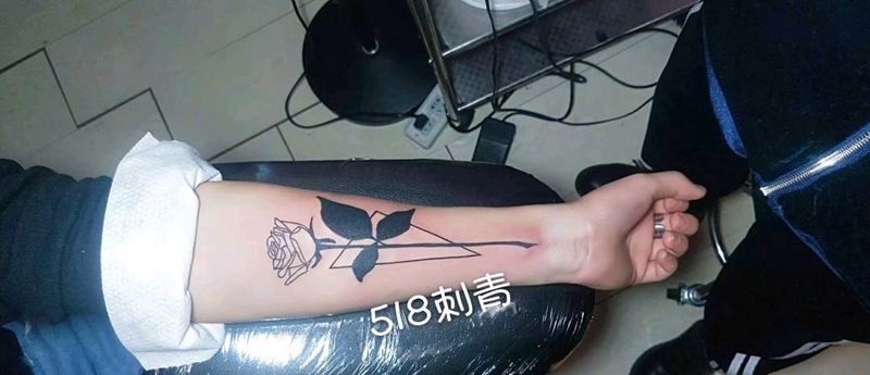 暗黑玫瑰纹身图片