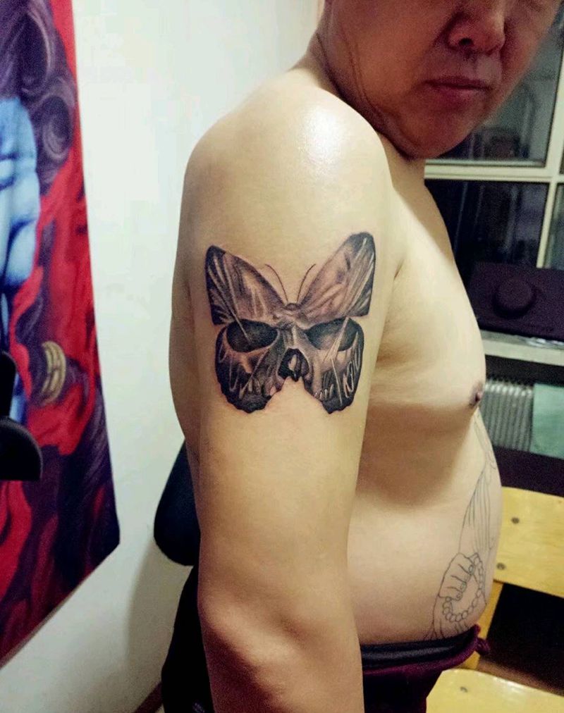 骷髅蝴蝶纹身图片