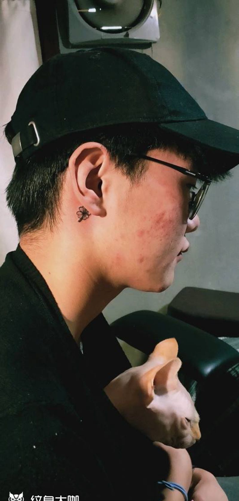 小作品纹身图片_颈部几何纹身图案