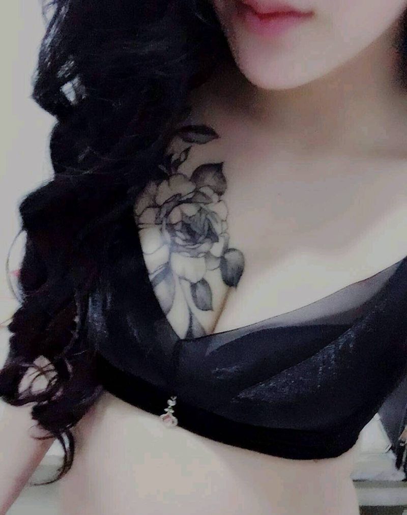 素花纹身图片_胸部欧美清新植物素花成品纹身图案