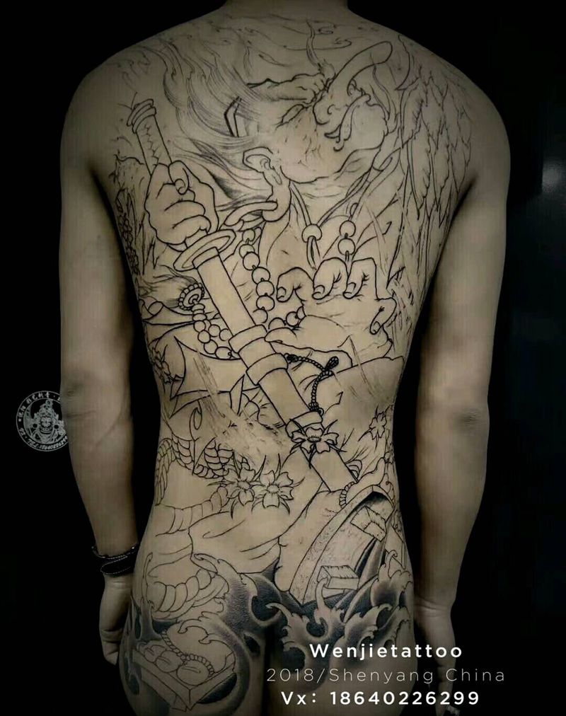 基础线进度20%纹身图片_背部臀部新传统老传统纹身图案