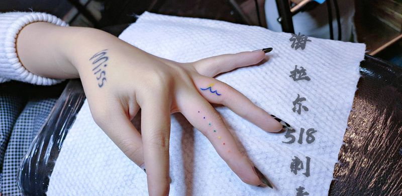 手指纹身纹身图片_手部几何纹身图案