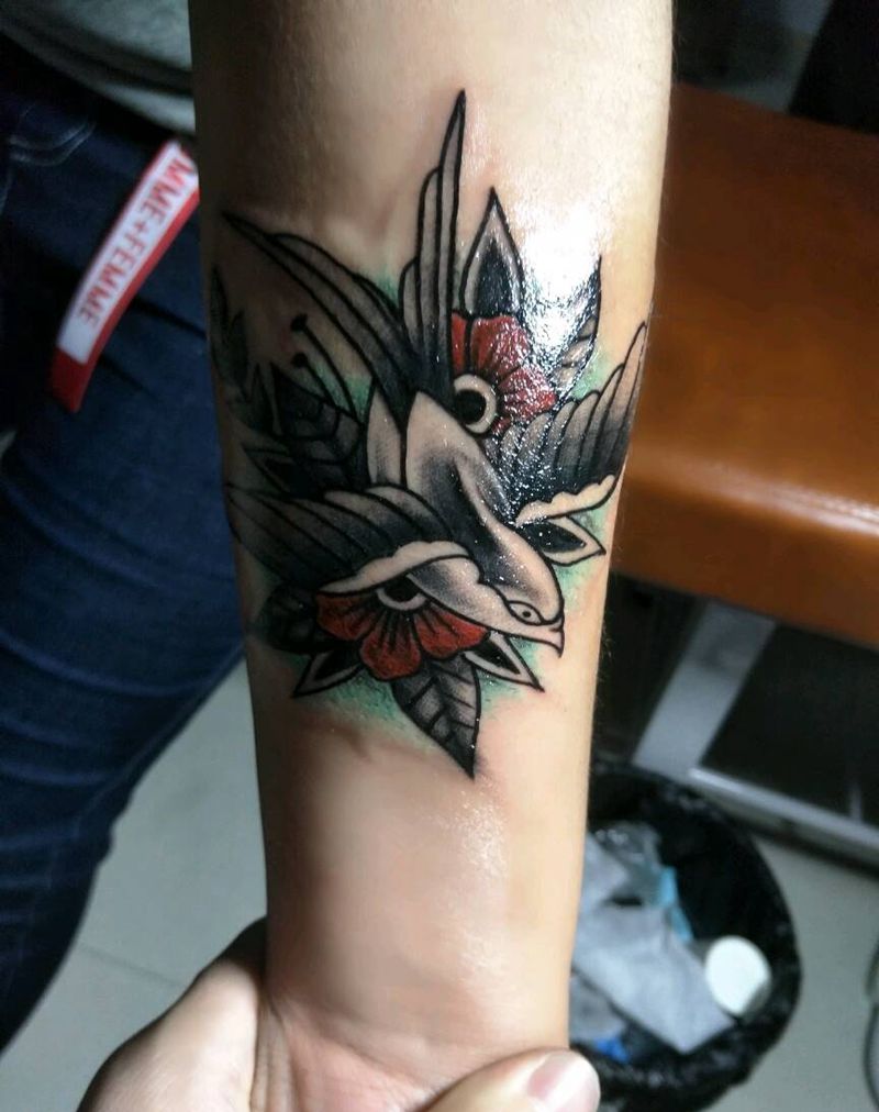 oldschool燕子纹身图片_手臂欧美动物成品纹身图案