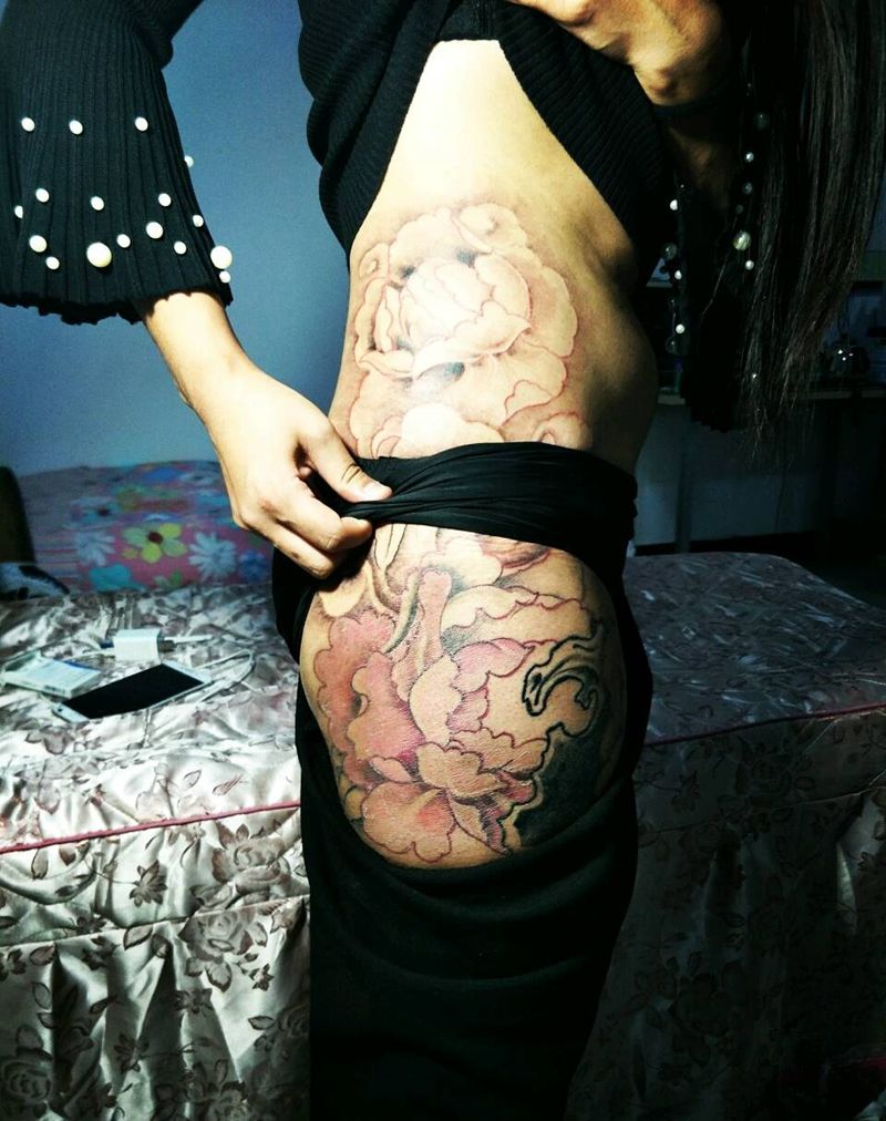 遮盖旧纹身，做两朵大花纹身图片
