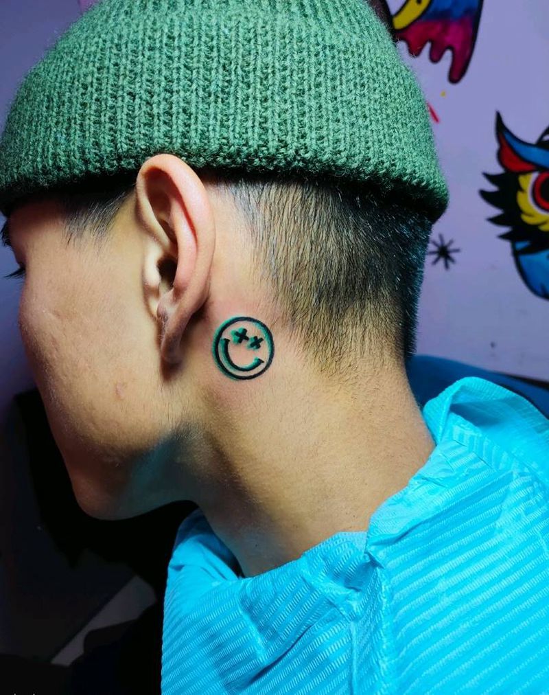 笑脸纹身图片_颈部新传统纹身图案