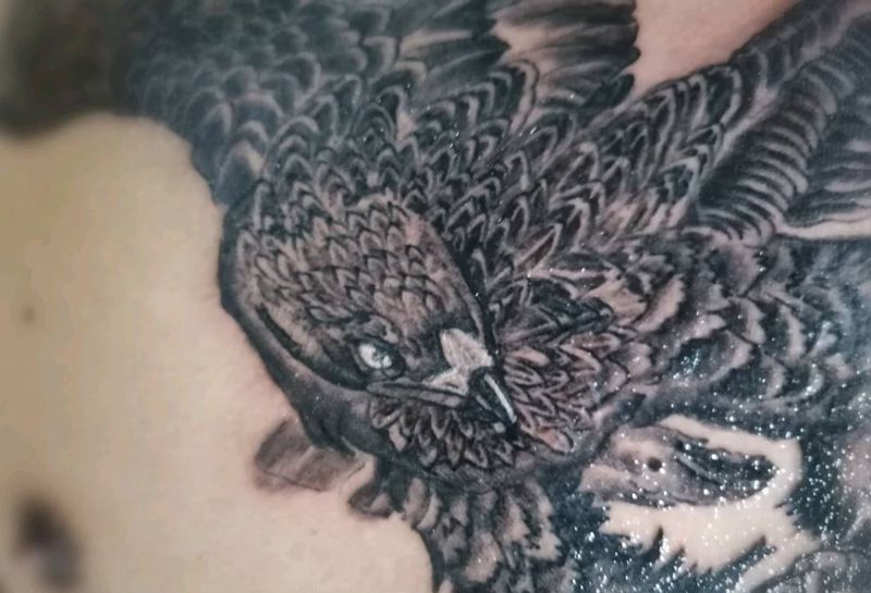 雕纹身图片_胸部新传统纹身图案