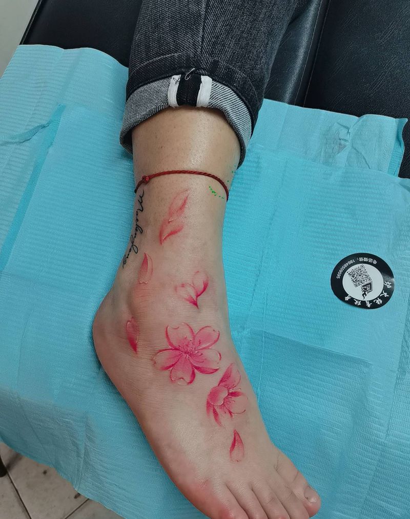 手绘樱花纹身图片_脚部水彩纹身图案