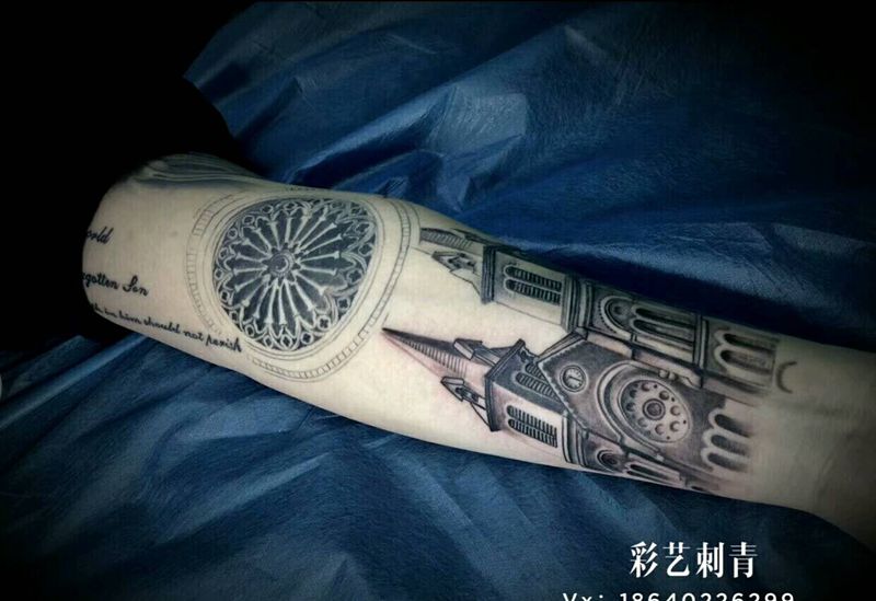 店内作品，欧美黑灰进度30%纹身图片_手臂欧美写实纹身图案