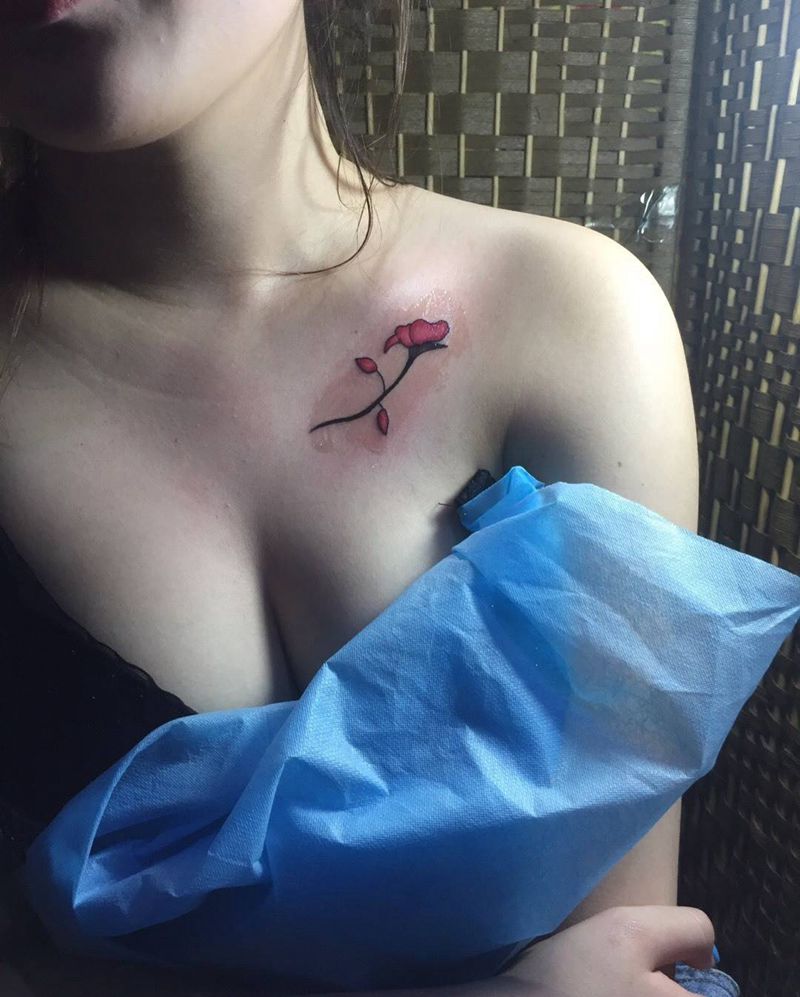 小清新纹身图片_成品胸部清新纹身图案