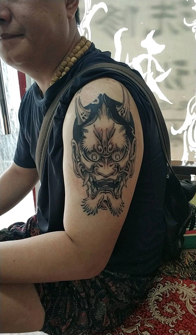 大臂般若纹身图片_肩部老传统般若纹身图案