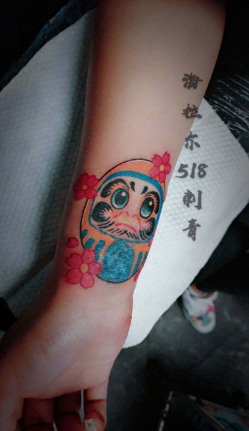 达摩蛋纹身图片_手臂老传统纹身图案