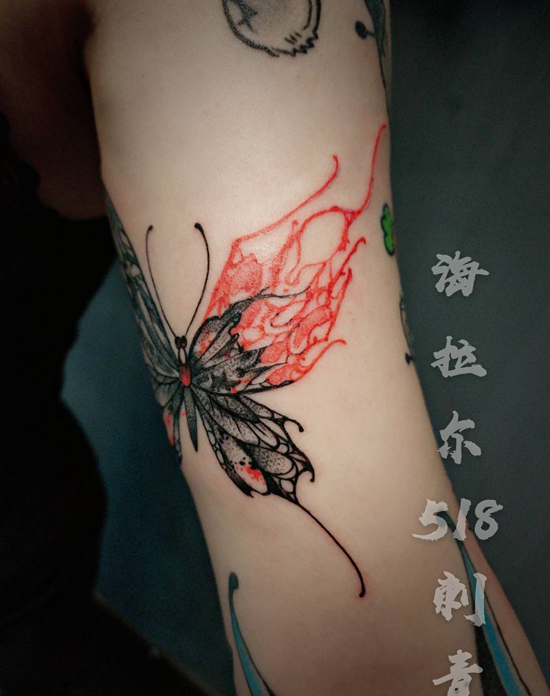 蝴蝶纹身图片_手臂blackwork纹身图案
