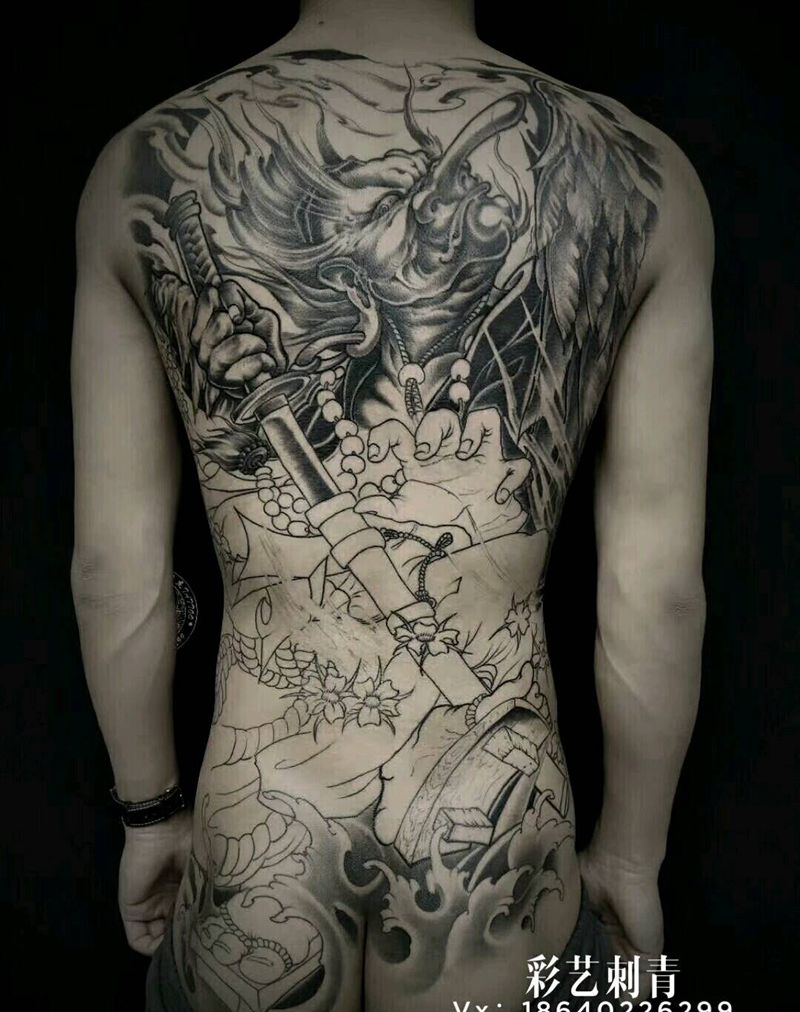 大满背未完纹身图片_背部新传统纹身图案