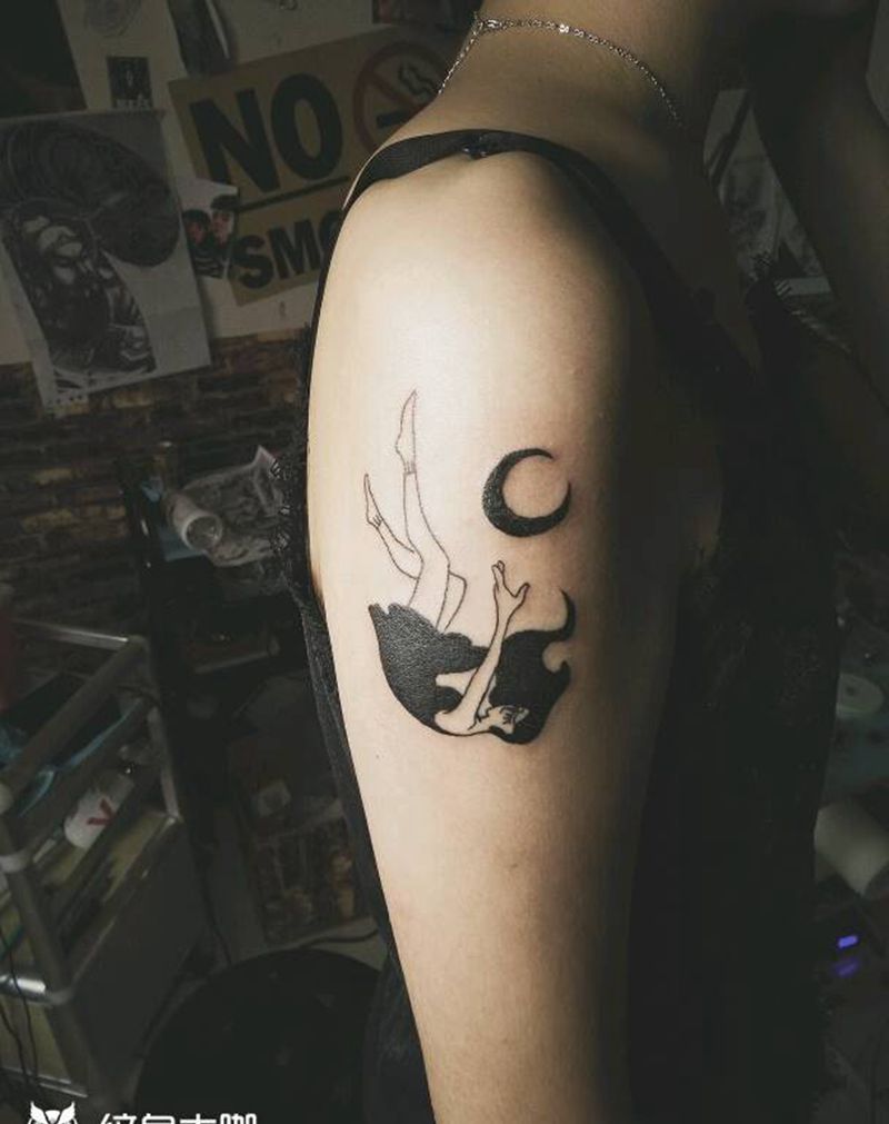 月勾魂纹身图片