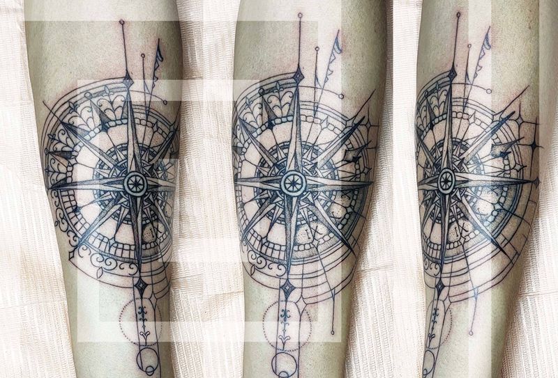 罗盘纹身图片_几何点刺指南针罗盘纹身图案