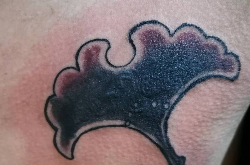 遮盖英文丑字纹身图片_胸部老传统纹身图案