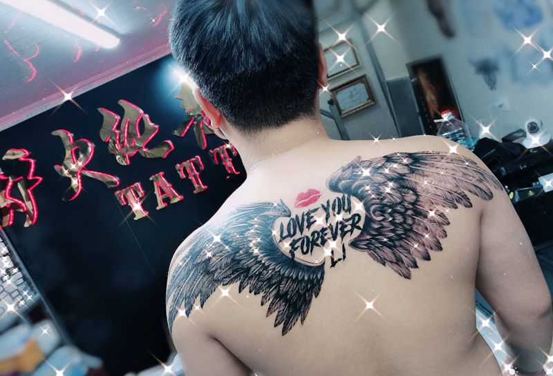 善恶双翼纹身图片_背部欧美写实纹身图案