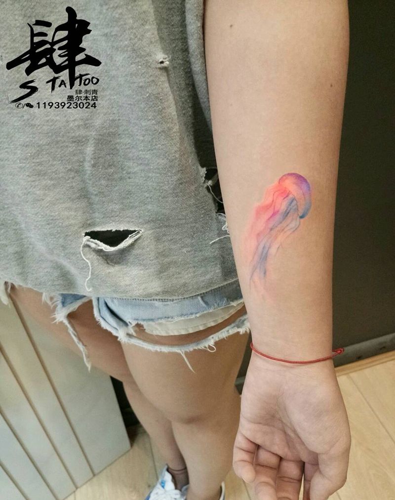 水母纹身图片_手臂清新动物水母成品纹身图案