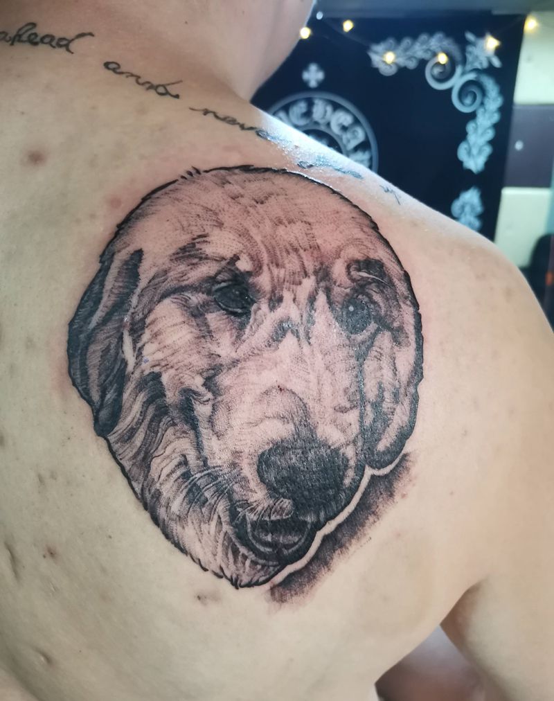 爱犬肖像纹身图片_背部欧美写实纹身图案