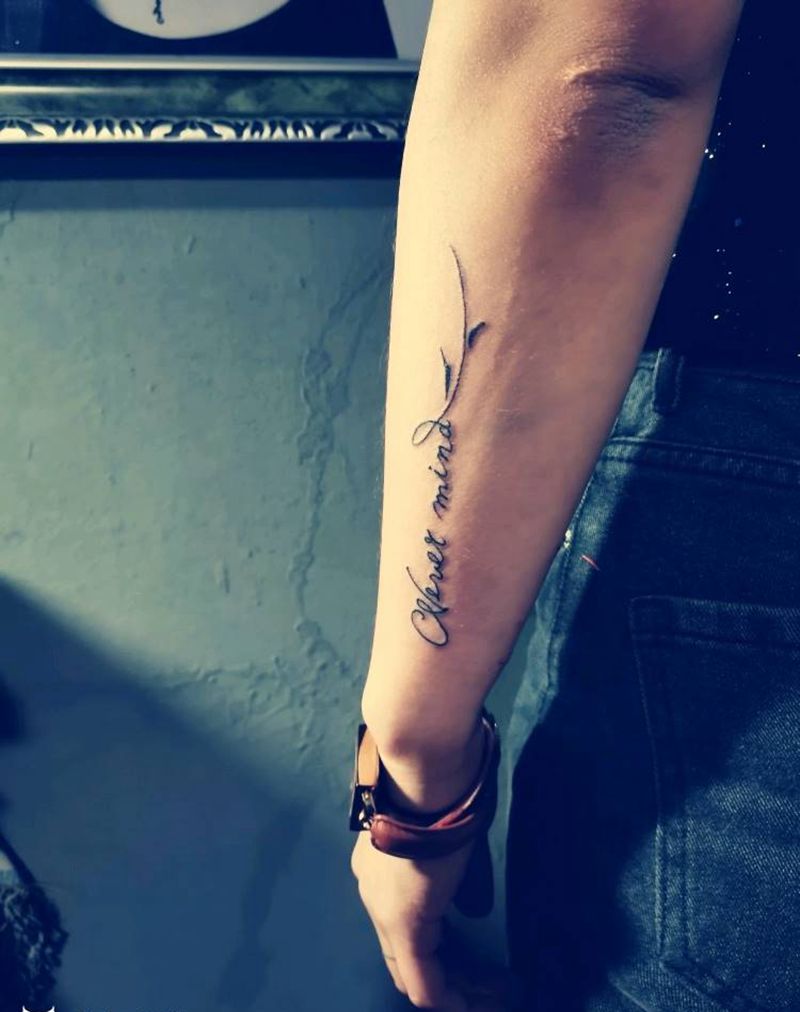 简体英文手臂纹身图片_手臂花体字纹身图案