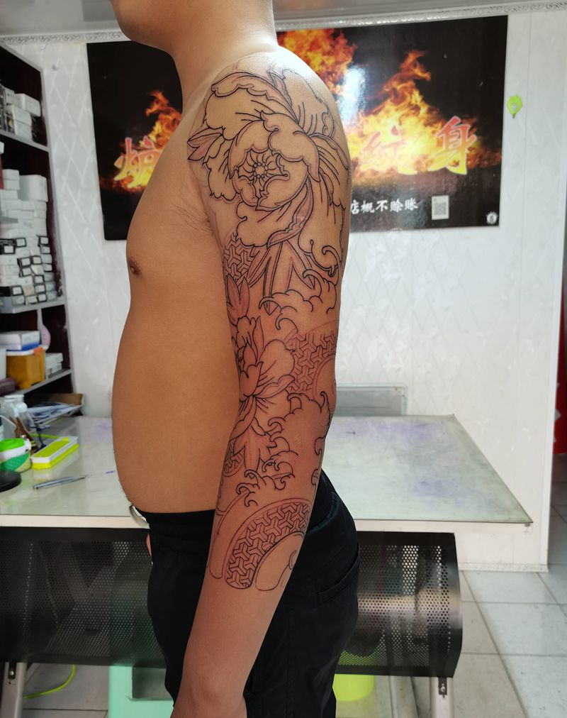 日式七分袖线条纹身图片_手臂老传统纹身图案