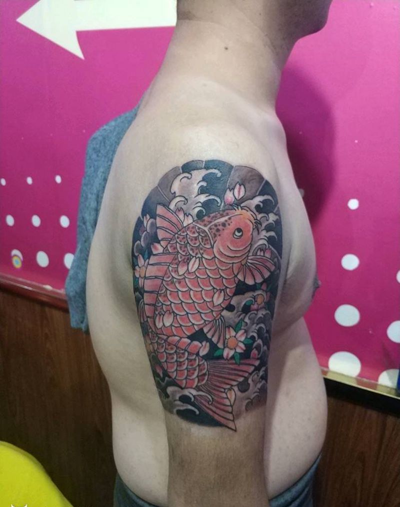 锦鲤纹身图片_肩部老传统鲤鱼纹身图案