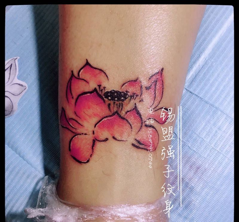 莲纹身图片_成品腿部国画植物纹身图案