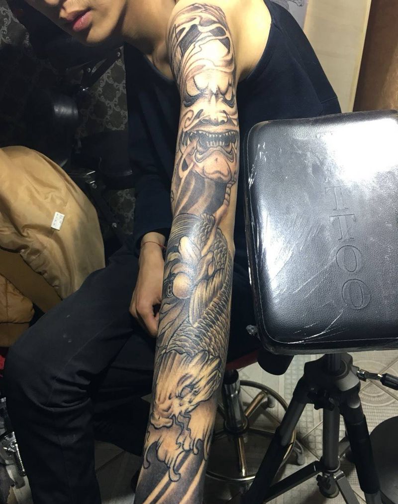 般若鲤鱼花臂纹身图片