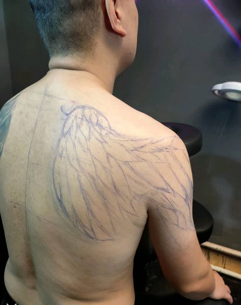 翅膀纹身图片_背部新传统纹身图案