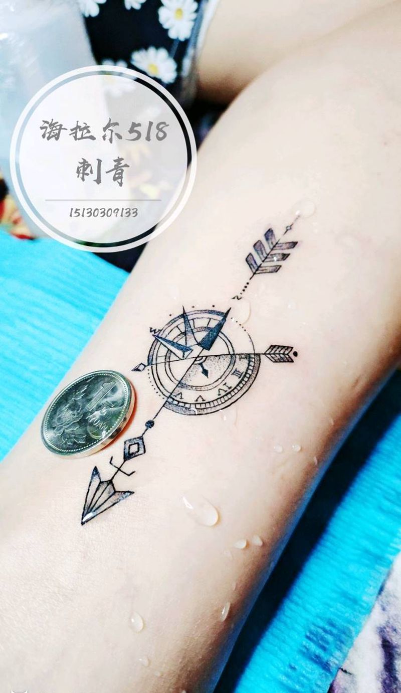 指南针纹身图片_腿部点刺几何纹身图案