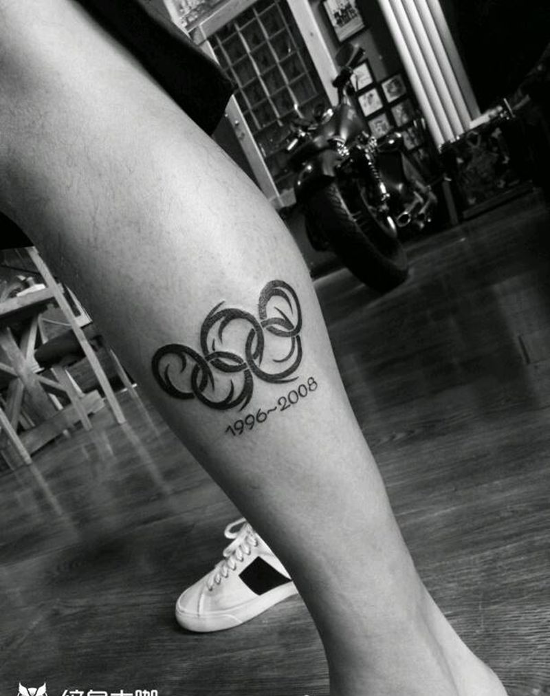 五环纹身图片_腿部成品纹身图案