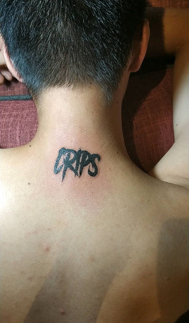 瘸子帮纹身图片_颈部图腾纹身图案