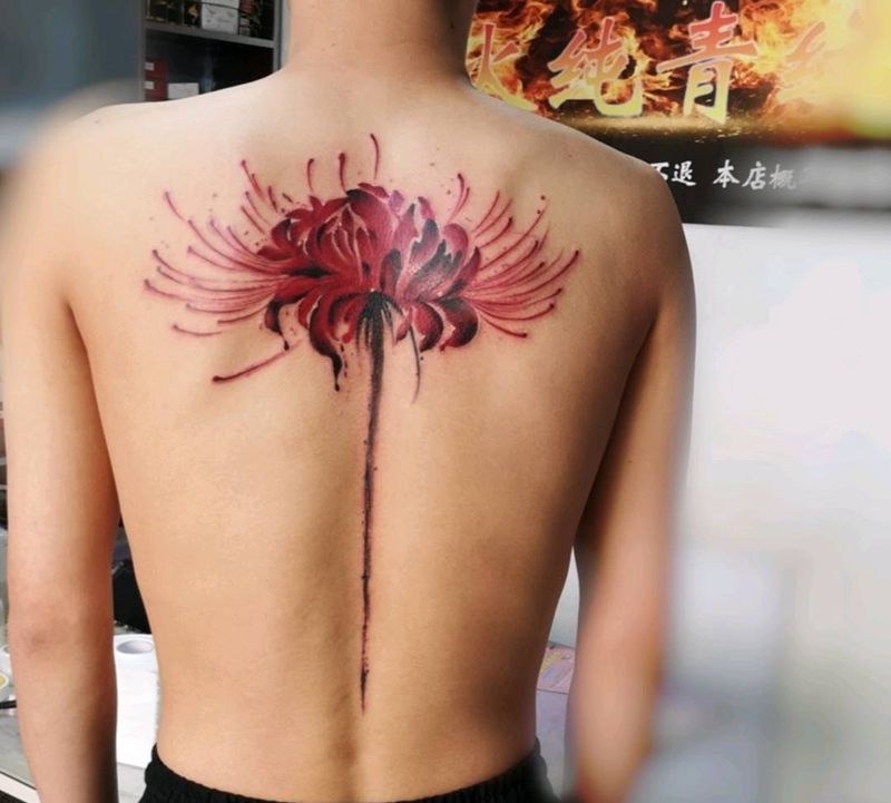 彼岸花纹身图片_背部水墨新传统纹身图案
