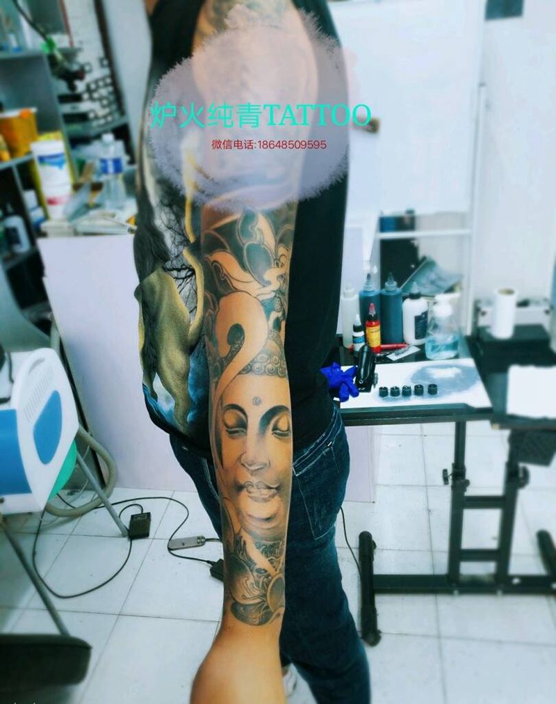 黑白花臂纹身图片