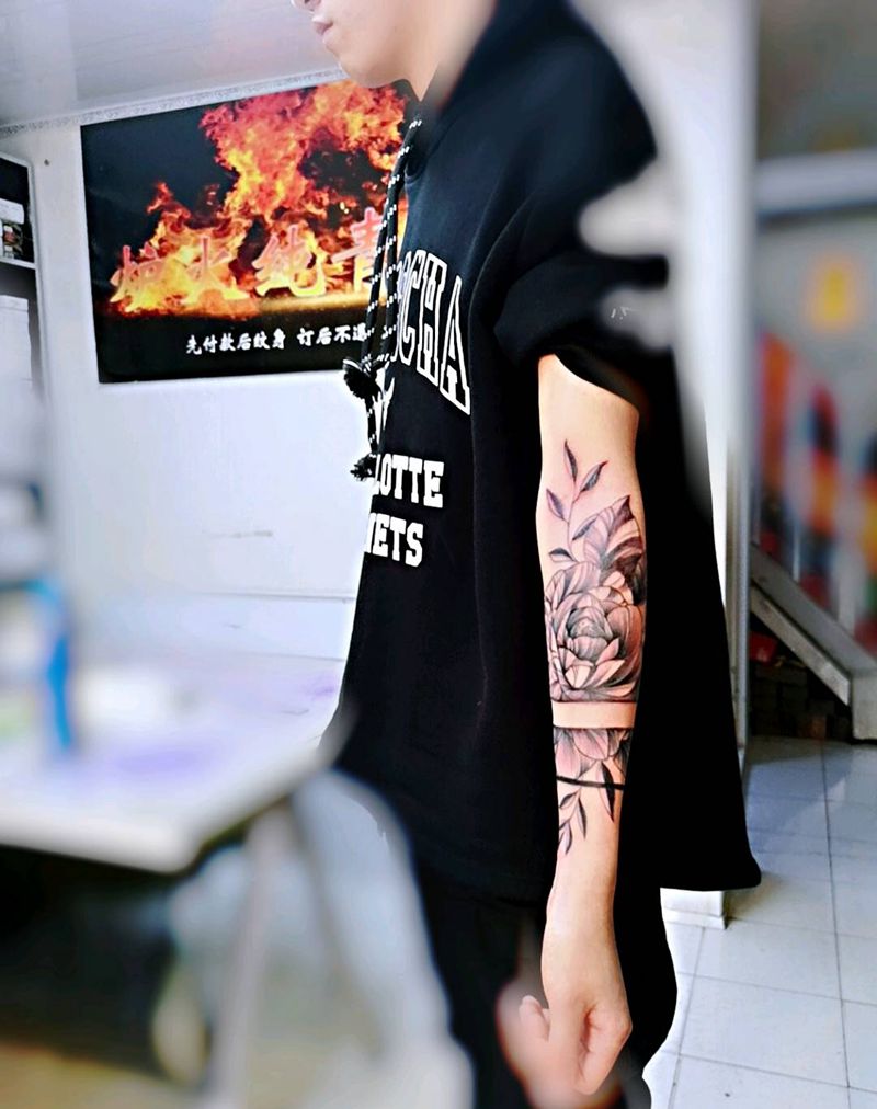 素花臂纹身图片_手臂点刺纹身图案