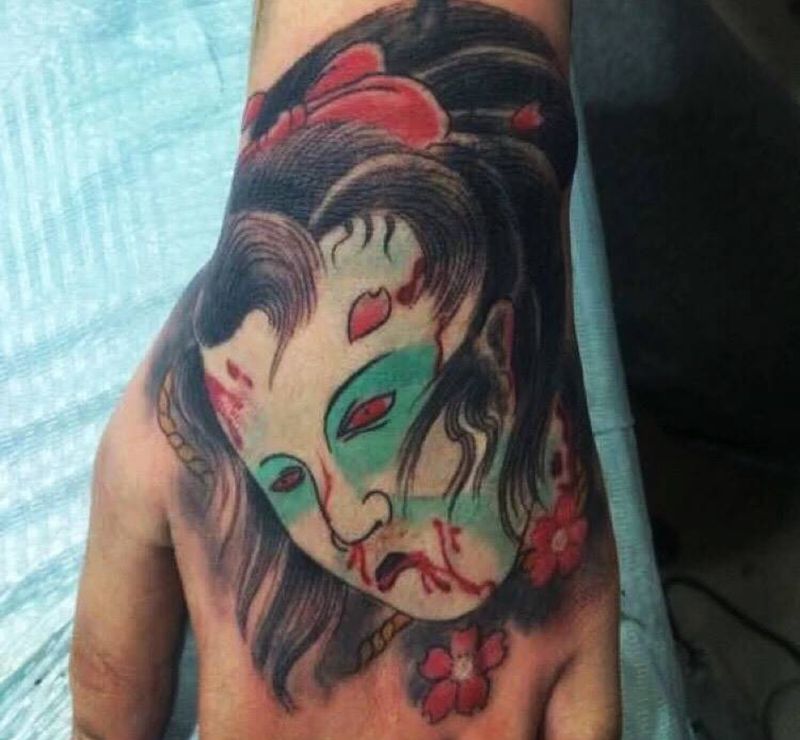 生首钢纹身图片