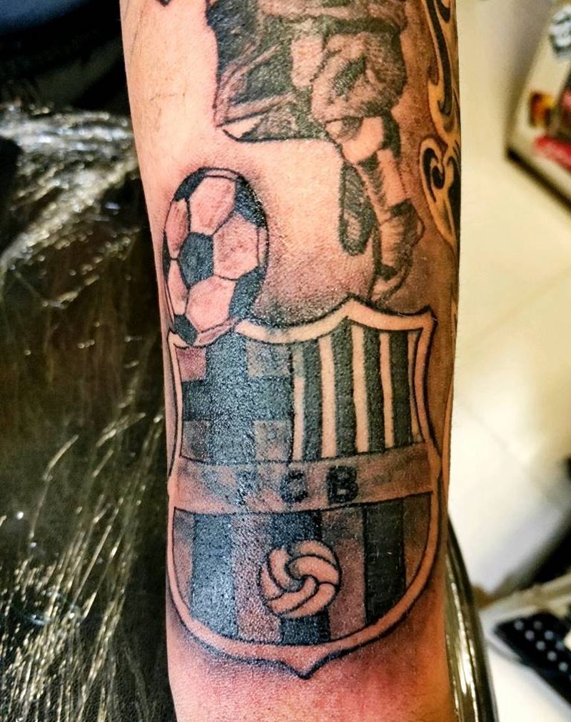 巴塞罗那标志纹身图片_手臂欧美写实足球纹身图案