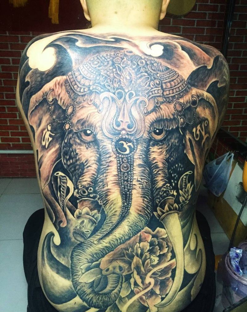 象神满背纹身图片