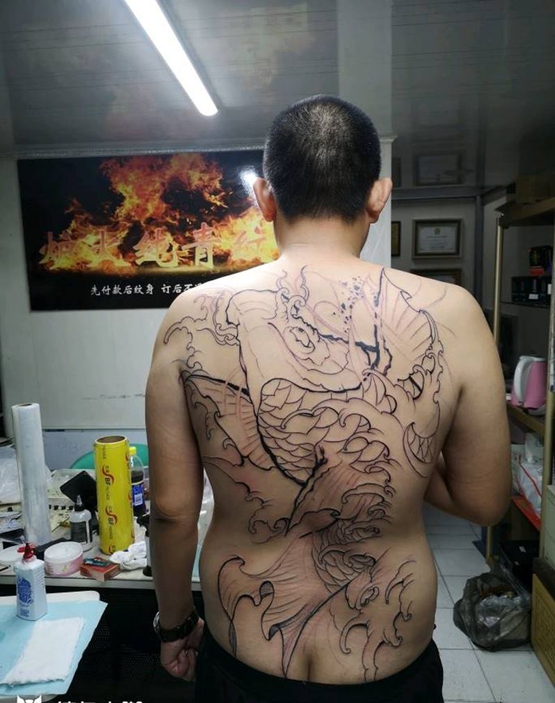 满背鲤鱼（未完）纹身图片_背部新传统纹身图案