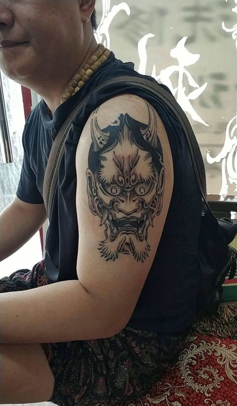 般若能面纹身图片_肩部新传统般若纹身图案